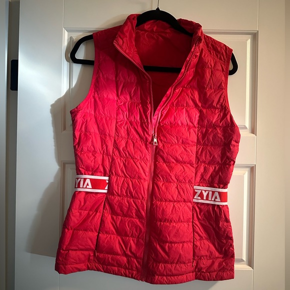 Red Zyia lightweight puffer vest - Picture 1 of 2